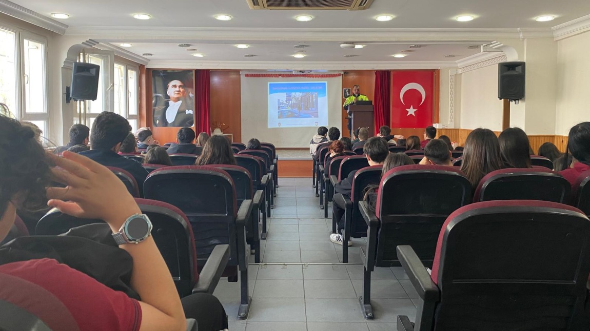 Trafik Dedektifleri Projesi Kapsamında İl Trafik Müdürlüğünde Görevli Memurumuz tarafından seminer verildi.
